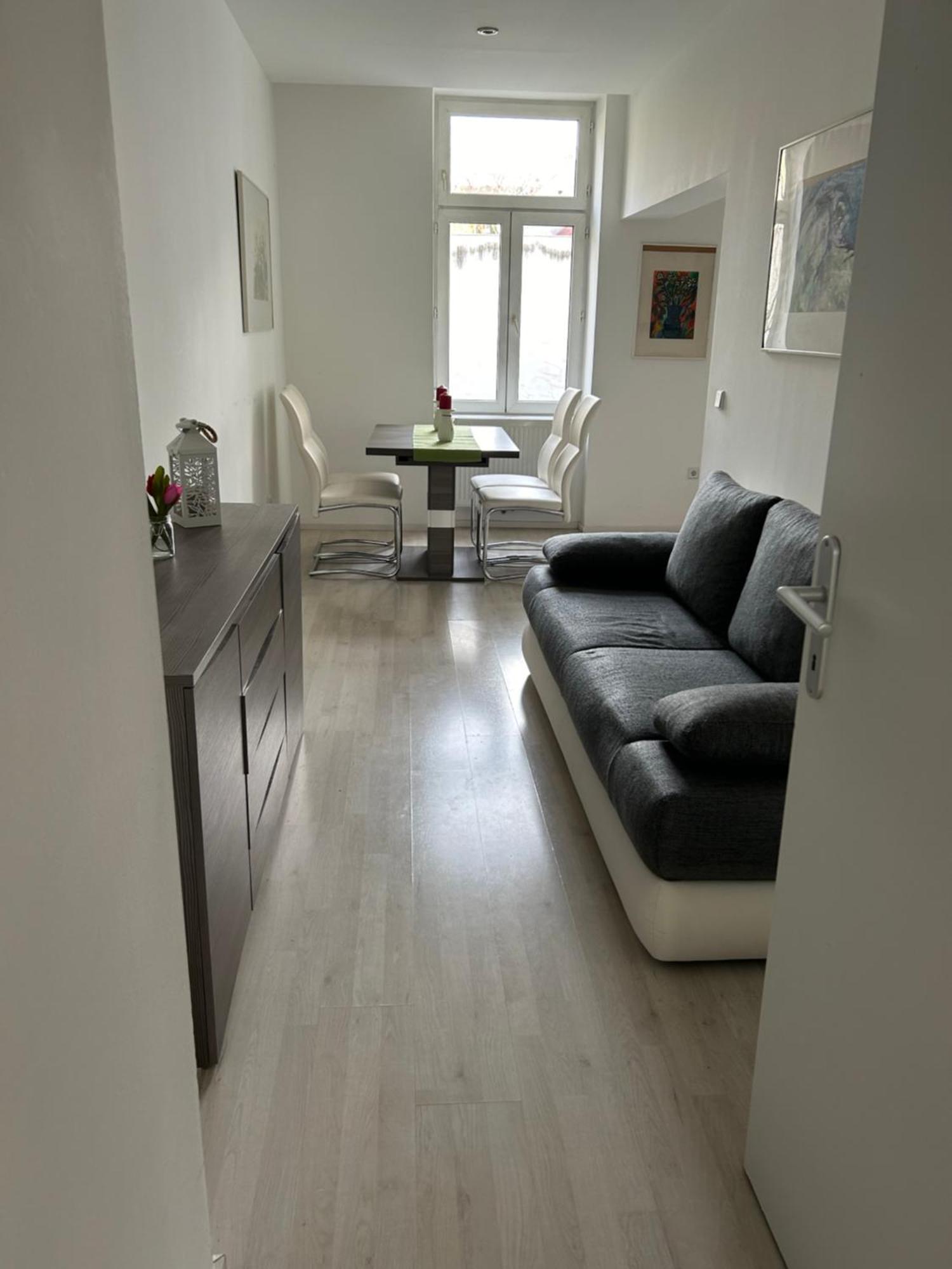 Schoene, Helle Wohnung In Stadtnaehe Vienna Luaran gambar