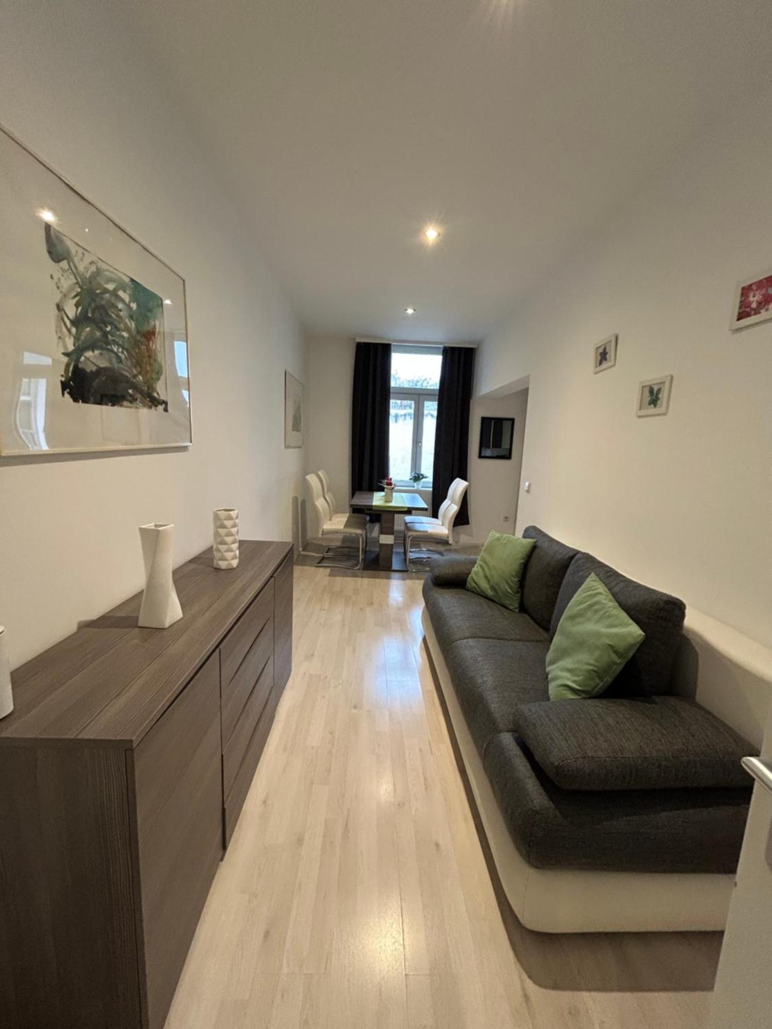 Schoene, Helle Wohnung In Stadtnaehe Vienna Luaran gambar